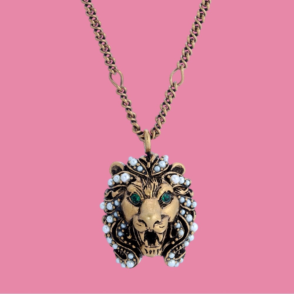 Gucci lion head pearl emerald detail necklace